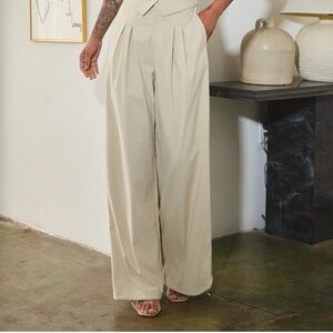 STRETCHY WOVEN PIN-TUCK WIDE LEGGED PANTS